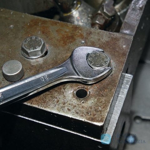 Klucz płasko-oczkowy 10x10 mm, 42 Beta